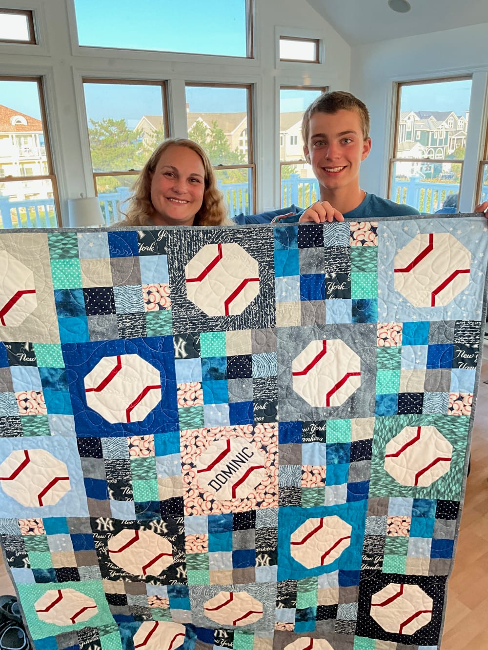 Sample custom quilt and detailed edge to edge long arm